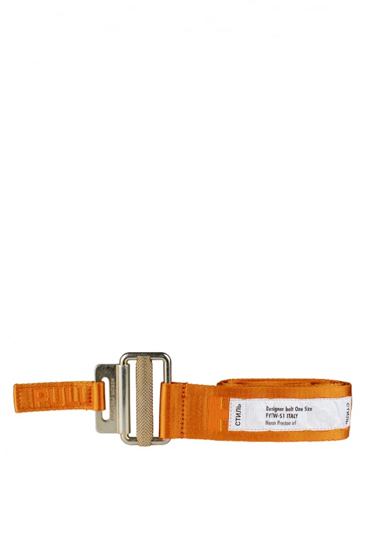 Cinturón de poliéster naranja Heron Preston.Letras HERON PRESTON en todo el cinturón.Cierre con hebilla de metal dorado.Etiqueta blanca  CTNMB .Lengüeta naranja con etiqueta  PULL .Made in Italy.