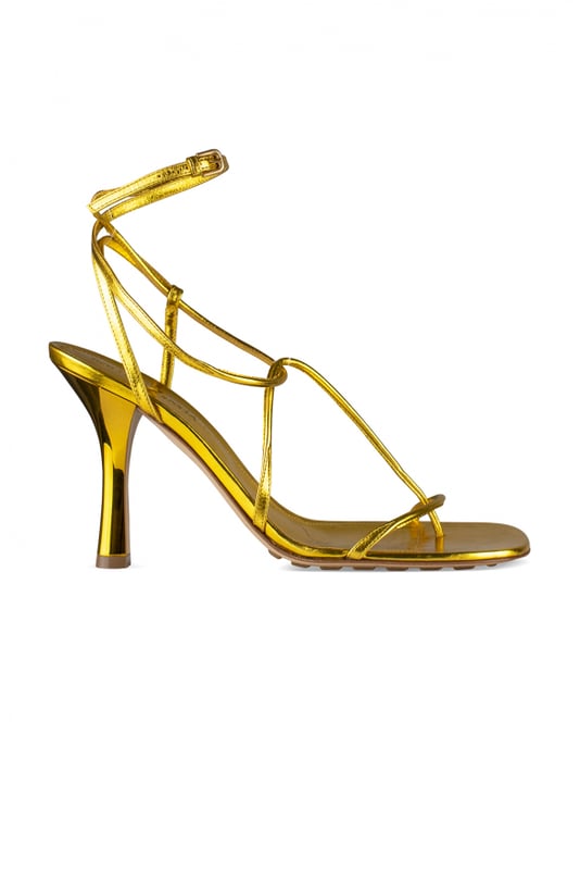Sandalias de tiras Bottega Veneta en piel dorada.Cierre de hebilla en el tobillo.Diseño de tiras.Suela de goma texturizada.Altura del tacón: 10,5 cm100% piel.Made in Italy.