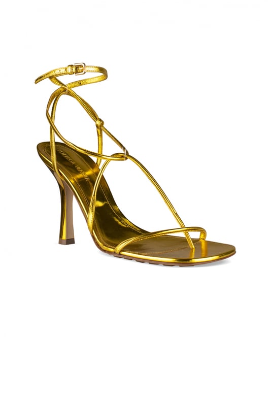 Sandalias de tiras Bottega Veneta en piel dorada.Cierre de hebilla en el tobillo.Diseño de tiras.Suela de goma texturizada.Altura del tacón: 10,5 cm100% piel.Made in Italy.