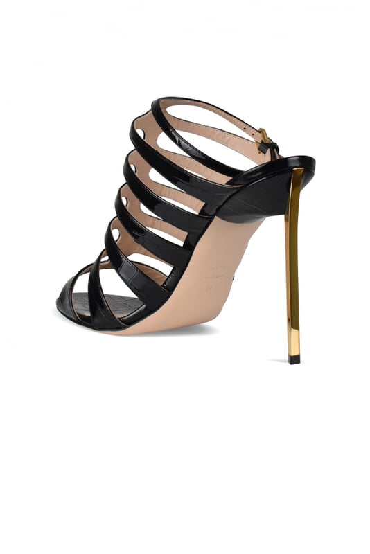Sandalias de piel negra efecto cocodrilo de Tom Ford.Estilo de tiras. Hebilla en el tobillo.Acabados dorados.Tacón de espejo dorado.Puntera abierta redondeada.Altura del tacón 12 cm.Made in Italy.