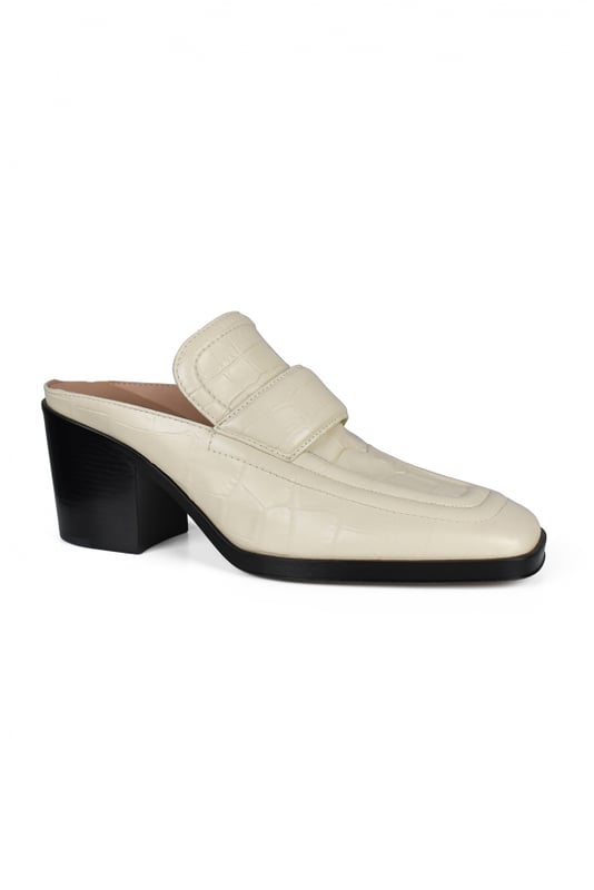 Mules Bottega Veneta de piel color hueso.Efecto cocodrilo.Punta cuadrada.Altura del tacón: 6,5 cm.Suela de cuero negro.Made in Italy.