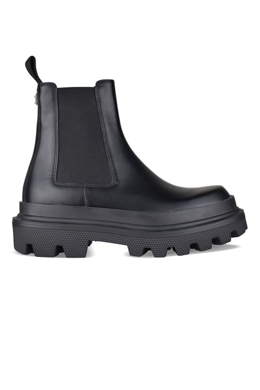 Dolce&Gabbana Botas Chelsea Negro Botas Chelsea Dolce & Gabbana en piel negra.Placa plateada con el logotipo de Dolce & Gabbana en la parte trasera de la bota.Inserciones laterales elásticas.Suela de goma con logotipo.100% piel.Made in Italy.