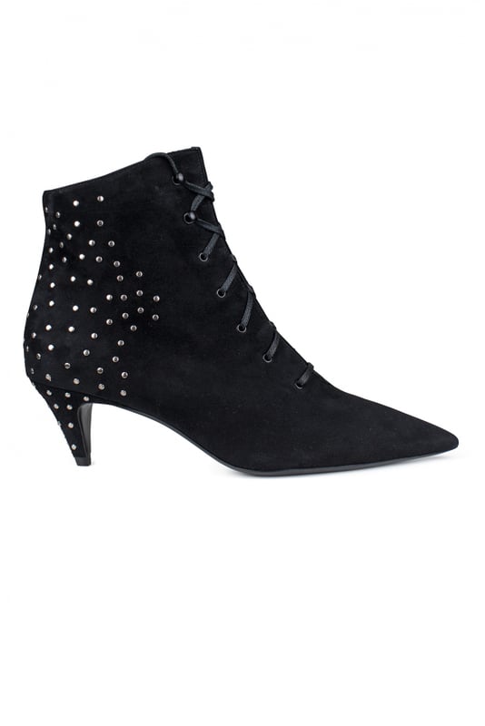 Botines Saint Laurent Kiki 45 de ante negro.Cierre delantero con cordones.Detalles de micro tachuelas en la parte trasera.Tacón de 4,5 cm.Suela y forro de piel.Puntera en punta.Made in Italy.