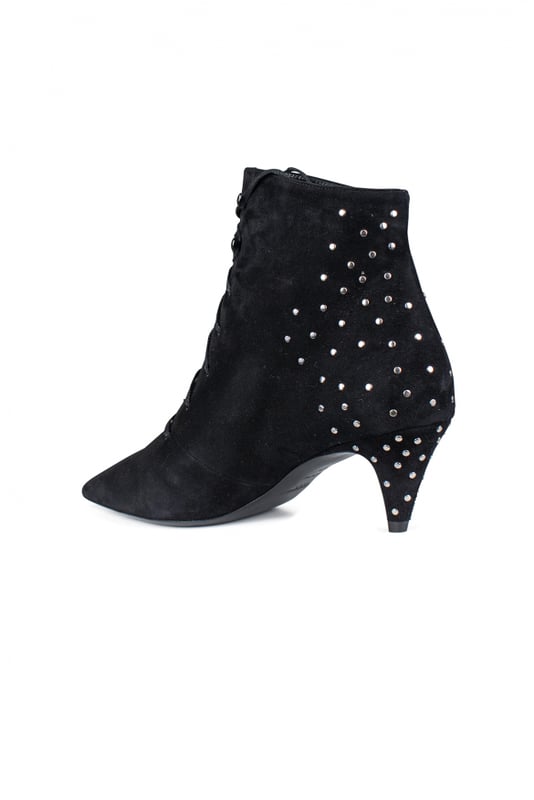 Botines Saint Laurent Kiki 45 de ante negro.Cierre delantero con cordones.Detalles de micro tachuelas en la parte trasera.Tacón de 4,5 cm.Suela y forro de piel.Puntera en punta.Made in Italy.