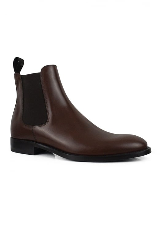 Bruine leren laarzen van kalfsleer.Hak 2 cm.Leren zool.Handgemaakte schoenen.Made in Italy.