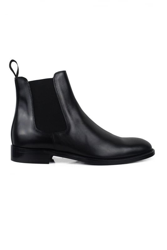 Botas de piel de becerro negro.Tacón 2 cm.Suela de cuero.Zapatos hechos a mano.Made in Italy.