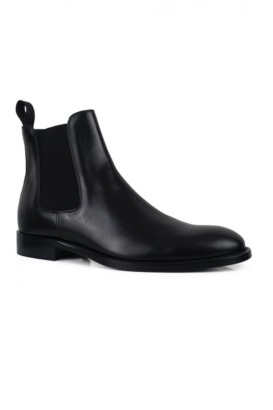 Botas de piel de becerro negro.Tacón 2 cm.Suela de cuero.Zapatos hechos a mano.Made in Italy.