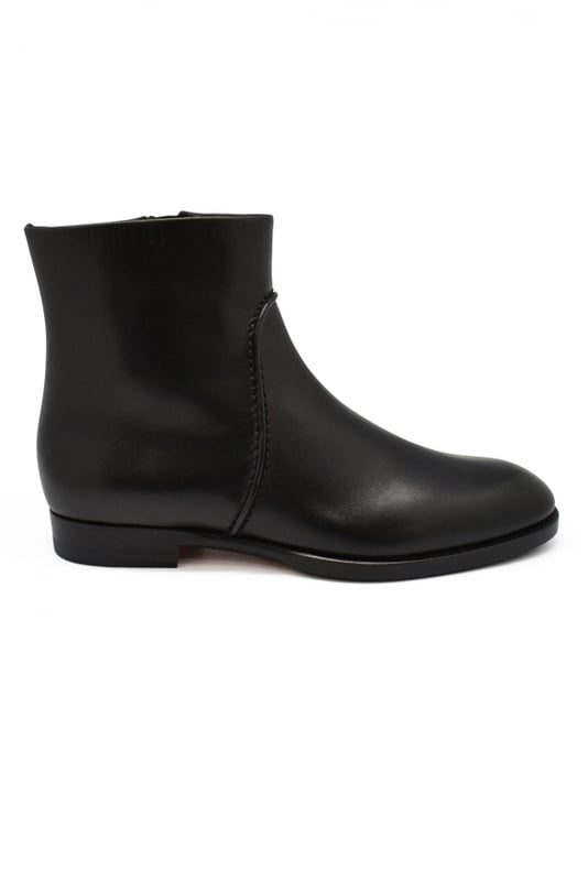 Zwarte Santoni-laarzen van kalfsleer.Ritssluiting aan de zijkant.Leren zool.Gemaakt in Italië.