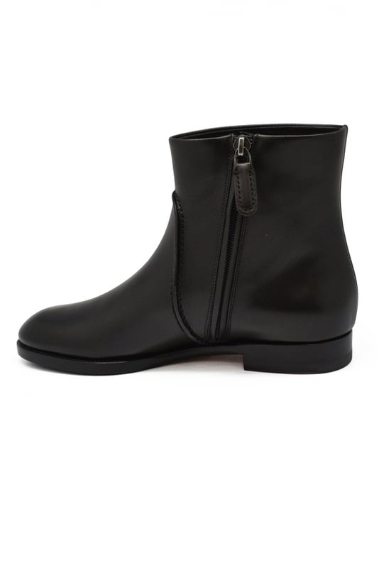 Zwarte Santoni-laarzen van kalfsleer.Ritssluiting aan de zijkant.Leren zool.Gemaakt in Italië.