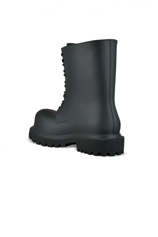 Botas con cordones Balenciaga Steroid en verde oscuro.Fabricadas íntegramente en EVA (etilvinilacetato).Logotipo de Balenciaga en la lengüeta.Cierre con cordones.Pala extra redonda.Suela gruesa con muescas.Made in Italy.