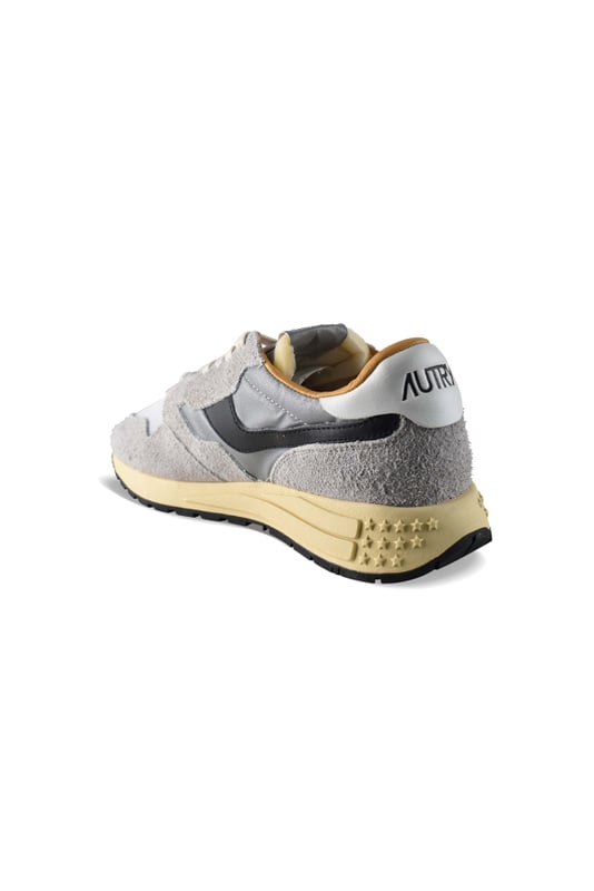 Sneakers bajas Reelwind Autry de nailon y ante gris.Parche con logotipo en el exterior.Banda de cuero negro en el exterior. Contrafuerte de cuero blanco con logotipo.Lengüeta con parche del logotipo.Suela de goma con efecto amarilleado.Logotipo en relieve en la suela. Cierre con cordones.
