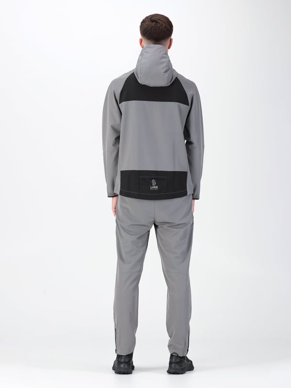 LUKE introduces this technical zip-through jacket and trouser set made using innovative fabrics. It is cut from a unique moisture wicking fabric that draws the moisture away from the body, so you stay cool and dry. This set is perfect for days at the gym or for training sessions.