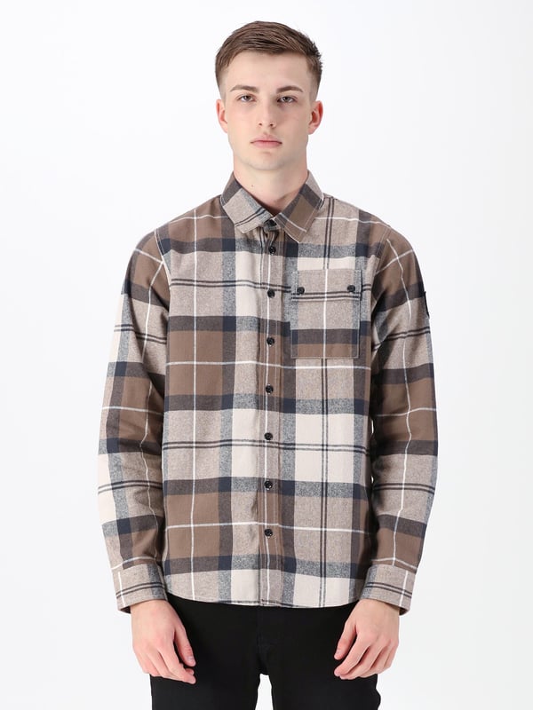 The perfect smart-casual addition to your transitional wardrobe, the EIGHTOAKS checked overshirt from LUKE comes complete with a left chest pocket that features two shiny black LUKE buttons. Crafted from pure cotton, the shirt is soft to the touch and guarantees a comfortable fit with every wear. The look is complete with the Iconic LUKE EST. 1977 woven badge on the left arm.