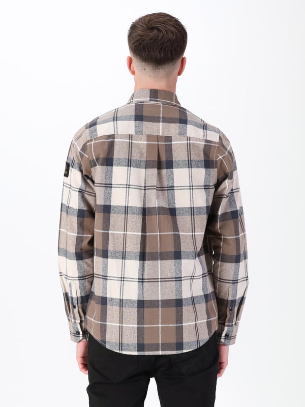 The perfect smart-casual addition to your transitional wardrobe, the EIGHTOAKS checked overshirt from LUKE comes complete with a left chest pocket that features two shiny black LUKE buttons. Crafted from pure cotton, the shirt is soft to the touch and guarantees a comfortable fit with every wear. The look is complete with the Iconic LUKE EST. 1977 woven badge on the left arm.