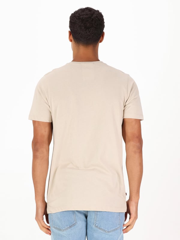 Comfortable, cool and classic, this crew neck tee from LUKE is cut from pure cotton jersey and features a LUKE EST. 1977 chest print. It is detailed with a soft rib neck for all day comfort.