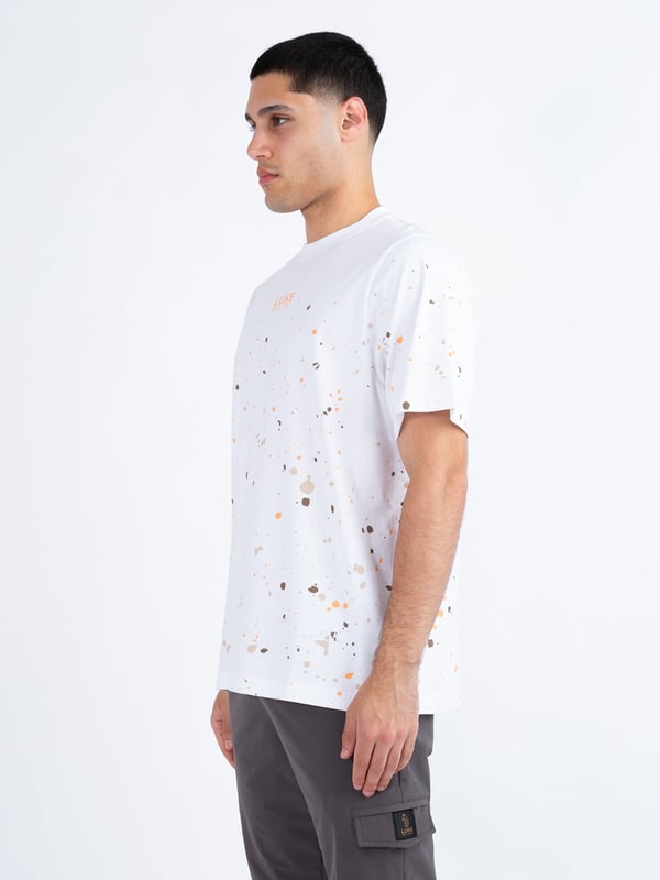 This stylish, paint splatter tee from LUKE is sure to be your go to this season. Cut to a relaxed fit, it is styled with a soft rib crew neck for all day comfort and features a LUKE EST. 1977 text print at the centre of the chest.