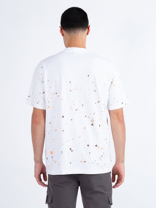 This stylish, paint splatter tee from LUKE is sure to be your go to this season. Cut to a relaxed fit, it is styled with a soft rib crew neck for all day comfort and features a LUKE EST. 1977 text print at the centre of the chest.