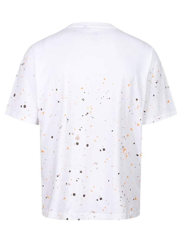 This stylish, paint splatter tee from LUKE is sure to be your go to this season. Cut to a relaxed fit, it is styled with a soft rib crew neck for all day comfort and features a LUKE EST. 1977 text print at the centre of the chest.