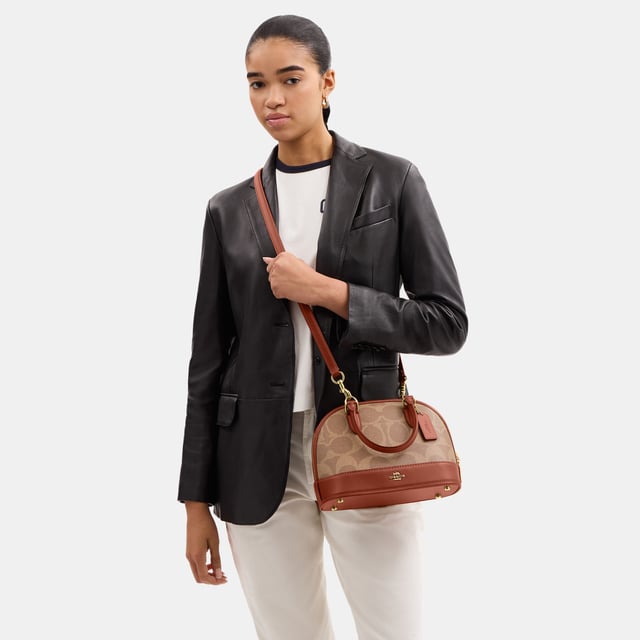 Sabrina Satchel in Maxi Signature Canvas, Four protective feet at base, Inside multifunction pocket,  Length: 25.50 cm,  Width: 12.50 cm,  Height: 18.50 cm