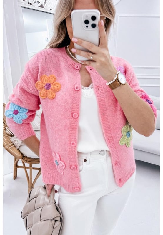 Our styles are designed with a trendy fitted look in mind following an international size standard. For the best fit we suggest choosing one size up from your usual. Be sure to check our sizing chart to find your perfect match!
  Vibrant knitted floral patterns for a playful look
  Cozy button
  up design ideal for chilly days
  Crafted from ultra
  soft comfortable fabric
  Perfect for styling with a casual tank top and jeans
  Adds a touch of charm to any outfit
Material: 42% Acrylic 30% Polyester 28% Polyamide