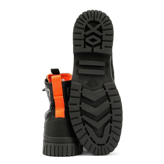 Lightweight nylon upper boots designed for comfort and versatility. Featuring an elastic lace-up fastening with toggle for a secure, adjustable fit. Built on a durable TPR outsole for enhanced grip and flexibility.