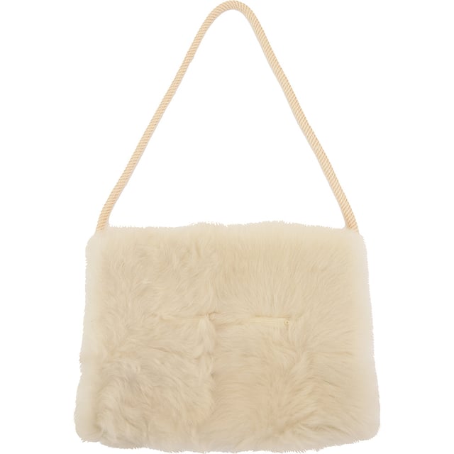 100% lambskin leather
Lining: 100% silk. Raeyâ€™s pocket muff is rendered in soft and fluffy shearling, made in the UK complete with a concealed zipped pocket ideal for small essentials.