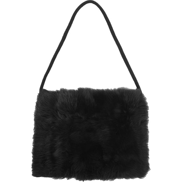 100% lambskin leather
Lining: 100% silk. Raeyâ€™s pocket muff is rendered in soft and fluffy shearling, made in the UK complete with a concealed zipped pocket ideal for small essentials.