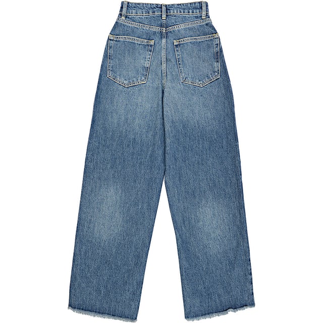 Embrace effortless style and sustainability with the RAEY Women's Organic Cotton Gait New Super Wide Leg. Made from 100% organic cotton, these trousers offer a luxurious, breathable fit while being eco-friendly. The super wide-leg design provides a relaxed, statement-making silhouette that combines comfort with bold, modern style. Ideal for both casual and more polished looks, the versatile cut pairs easily with a range of tops and accessories. Whether you’re lounging or dressing up, these jeans are a chic, sustainable addition to any wardrobe.