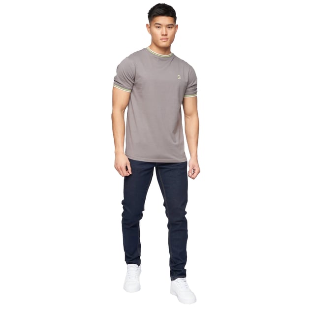 98% bomull, 2% elastan. Tyg: Twill. Utförande: Slät. Fickor: 2 sidofickor, 2 bakfickor, 1 myntficka. Fästning: Knapp, blixtlås. Passform: Smal. Märkesknappar.