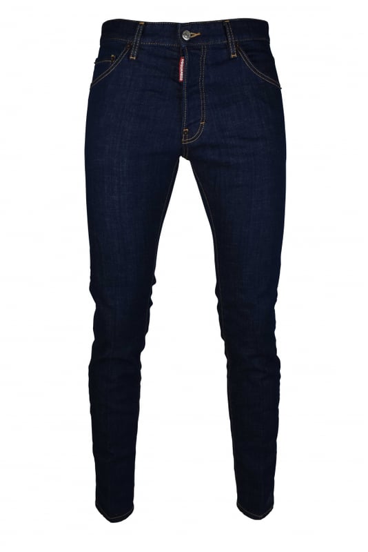 Jean Cool Guy Dsquared2 en algodón azul marino.Parche con logotipo rojo en la bragueta delantera. Etiqueta de cuero negro con el logotipo en la parte trasera.Tres bolsillos delanteros y dos traseros.Detalles escritos en blanco en el bolsillo trasero. Pespuntes amarillos.Cierre con botones.99% Algodón, 1% Elastano.