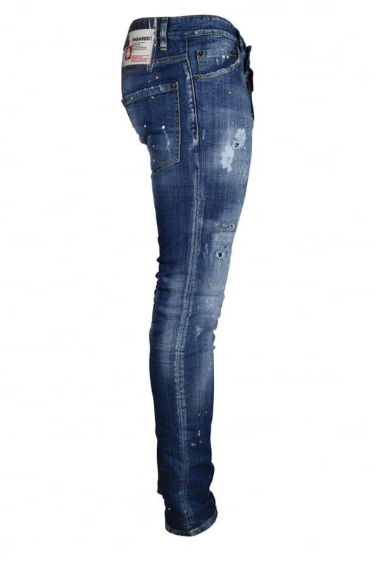 Cool Guy Dsquared2 vaqueros de algodón elástico azul con efecto lavado.Efecto rasgado.Parche rojo con el logotipo en la bragueta delantera.Efecto de salpicadura de pintura amarilla, azul y blanca.Etiqueta de plástico transparente, logotipo y escritura  Dean Caten  en el reverso.Tres bolsillos delanteros y dos traseros.Detalles de costura en amarillo.Cierre con botones.98% Algodón, 2% Elastano.Made in Italy.