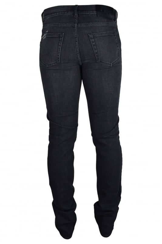 Vaqueros negros de algodón elástico de Givenchy.Etiqueta de cuero negro en la parte trasera.Logotipo blanco en el bolsillo trasero.Trabillas para el cinturón.Ajuste delgado.Material: 98% algodón, 2% elastano.Made in Italy.