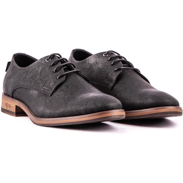 Enjoy fashion with a conscience with vegan footwear brand V.GAN. This mens plain toe derby from the newly launched vegan shoe company is exclusive to SOLE & SOLETRADER and is smartly finished with subtle branding details. This lace-up style is free of animal products, is PETA approved and is made in a vegan certified factory.