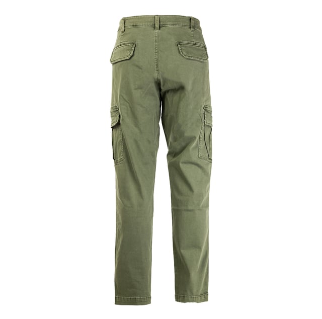 Herren-Sporthose der Marke Scuola Nautica Italiana, hergestellt aus hochwertigen Stoffen, die Komfort und Bewegungsfreiheit garantieren. Sie sind ideal für die Freizeit oder körperliche Aktivitäten und zeichnen sich durch ein modernes Design und feine Details wie funktionelle Taschen und elegante Oberflächen aus, die vom italienischen Nautikstil inspiriert sind. Perfekt für alle, die praktisch sein wollen, ohne auf Stil zu verzichten.