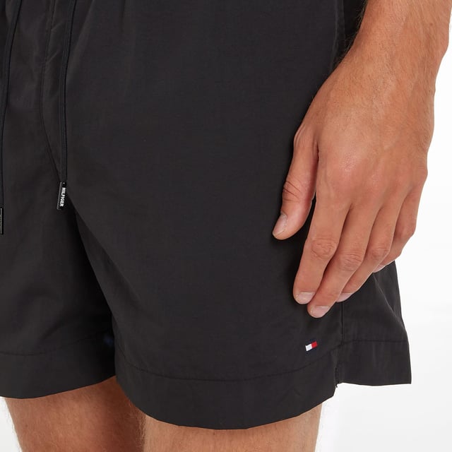 Elasticated drawstring waist.Two side slip pockets.Tommy Hilfiger branding.Tommy Hilfiger flag embroidery on hip.