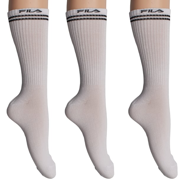 Paquete de 3 Calcetines Largos de Bambú F5507 para Hombres y Mujeres Este paquete de calcetines Fila combina un diseño retro con materiales modernos. Su construcción de fibra de bambú ofrece una suavidad extra, transpirabilidad y propiedades antibacterianas naturales, ideales para el uso diario.
Detalles:
- Diseño unisex de caña alta.
- Puños acanalados.
- Paquete de 3 pares.
- Estilo deportivo con logo Fila bordado y rayas decorativas contrastantes.
- Fabricado con fibra de bambú.
- Alta capacidad de absorción de humedad.
- Costuras suaves.
- Adecuados para combinar con zapatillas, botas o calzado deportivo.
Una elección perfecta para quienes buscan calcetines hasta la rodilla versátiles, suaves y duraderos, con el valor añadido de una tela sostenible como el bambú y el respaldo de una marca icónica como Fila.
Composición: 62% Viscosa, 32% Poliéster, 4% Elastodieno, 2% Elastano
Cuidado:
Lavar a máquina a un máximo de 30°C.
No usar blanqueadores ni productos blanqueadores.
No planchar.
No limpiar en seco.
Secar al aire o en secadora a baja temperatura.