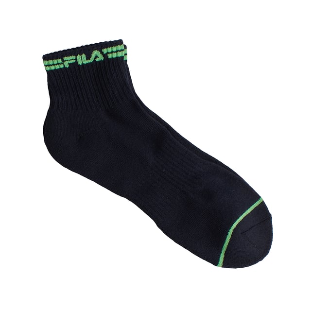Los calcetines Fila Quarter de 3 pares están fabricados con hilos de alta calidad para un gran confort y una larga duración. Flexibles y dotados de una tela elástica al nivel del tobillo, se adaptarán fácilmente a tus pies para estar cómodo durante tus desplazamientos.

Detalles:
- Tejido de algodón.
- Suela acolchada, que proporciona absorción de impactos.
- 3 pares.
- Malla transpirable.
- Tobillos acanalados.
- Logo bordado.
- Estilo quarter, caña baja-media.
- Varios colores disponibles.
- Hilos de alta calidad para un óptimo confort y una gran durabilidad.
- Unisex.

Este pack de calcetines Quarter Fila es la elección perfecta para quienes valoran el confort sin renunciar al estilo. Con su diseño atractivo, materiales de calidad y ajuste ideal, son el complemento perfecto para tu día a día activo.
 Composición: 69% Algodón, 29% Poliester, 2% Elastano
 Cuidados:
Lavar a máquina a un máximo de 30 °C.
No usar lejía ni blanqueadores.
No planchar.
No lavar en seco.
Secar al aire o en secadora a baja temperatura.