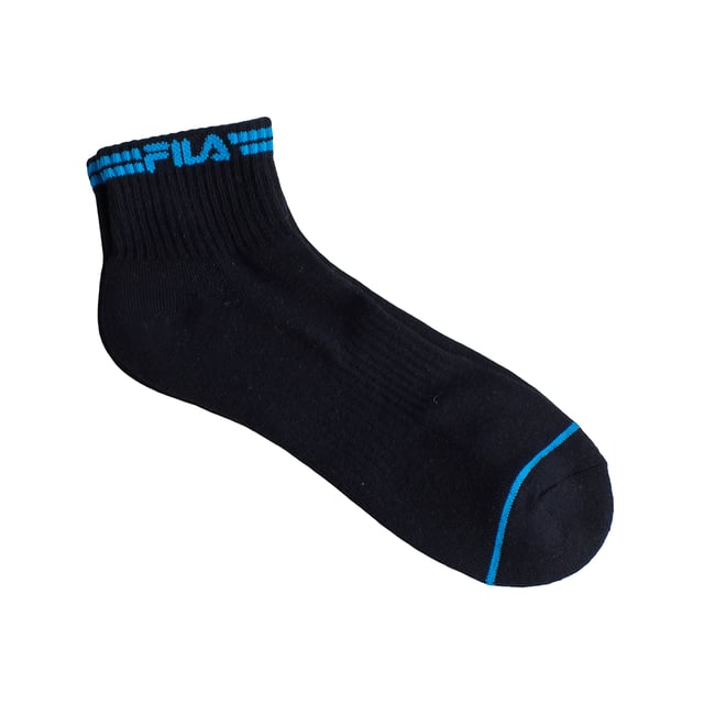 Los calcetines Fila Quarter de 3 pares están fabricados con hilos de alta calidad para un gran confort y una larga duración. Flexibles y dotados de una tela elástica al nivel del tobillo, se adaptarán fácilmente a tus pies para estar cómodo durante tus desplazamientos.

Detalles:
- Tejido de algodón.
- Suela acolchada, que proporciona absorción de impactos.
- 3 pares.
- Malla transpirable.
- Tobillos acanalados.
- Logo bordado.
- Estilo quarter, caña baja-media.
- Varios colores disponibles.
- Hilos de alta calidad para un óptimo confort y una gran durabilidad.
- Unisex.

Este pack de calcetines Quarter Fila es la elección perfecta para quienes valoran el confort sin renunciar al estilo. Con su diseño atractivo, materiales de calidad y ajuste ideal, son el complemento perfecto para tu día a día activo.
 Composición: 69% Algodón, 29% Poliester, 2% Elastano
 Cuidados:
Lavar a máquina a un máximo de 30 °C.
No usar lejía ni blanqueadores.
No planchar.
No lavar en seco.
Secar al aire o en secadora a baja temperatura.