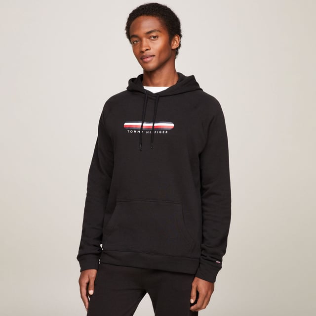 Drawstring hood.Kangaroo pocket.Ribbed cuffs and hem.Distinctive chest taping.Tommy Hilfiger logo on chest.Distinctive Tommy Hilfiger details.Loose fit.