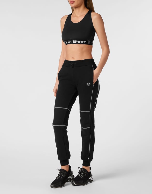 Bequemes und leichtes Oberteil, das Ihnen hilft, an Ihre Grenzen zu gehen.   Maximaler Komfort und schnell trocknendes Lycra®   Dreifach gekreuzte Riemen   Speziell für das Radfahren oder das Training im Fitnessstudio entwickelte Unterstützung   Der mit einem Logo versehene untere Saum sorgt für Halt und Festigkeit