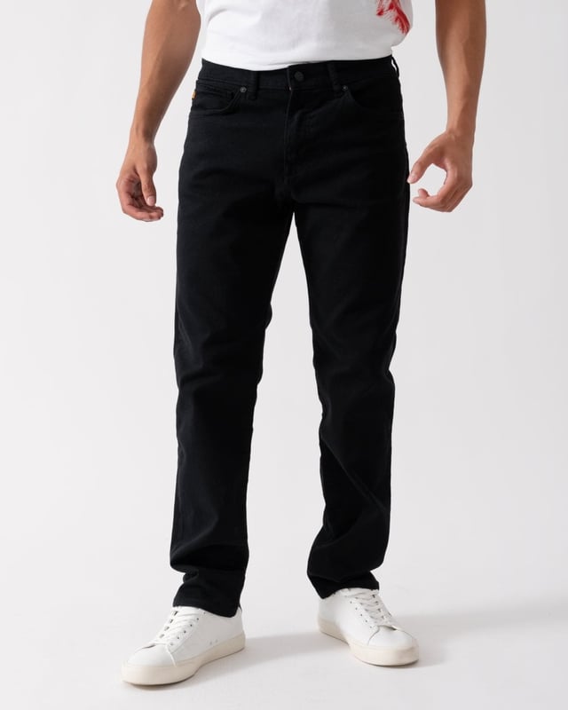 Regular-rise jeans cut to a straight fit in stay-black comfort-stretch denim by BOSS Menswear.
Regular fitRegular riseZip closurePockets bottom front: Side pocketsStraight legPockets bottom back: Patch pocketStandard length
99% Cotton, 1% Elastane
50495920
 