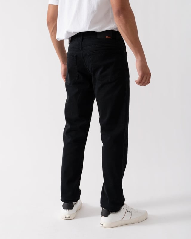 Regular-rise jeans cut to a straight fit in stay-black comfort-stretch denim by BOSS Menswear.
Regular fitRegular riseZip closurePockets bottom front: Side pocketsStraight legPockets bottom back: Patch pocketStandard length
99% Cotton, 1% Elastane
50495920
 