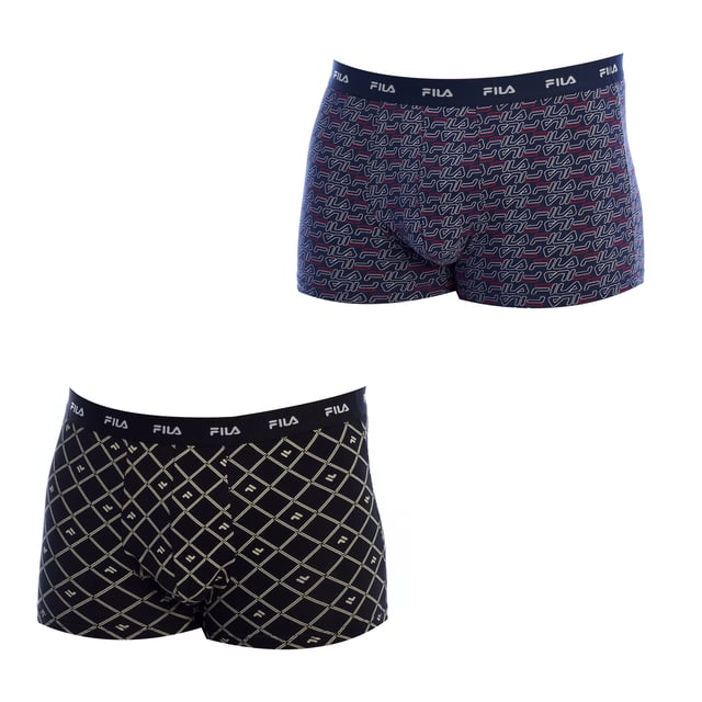 Este pack de boxers para hombre de Fila ofrece una combinación perfecta de funcionalidad, diseño y comodidad. Cada par está fabricado con una tela suave y elástica que se adapta precisamente al cuerpo, proporcionando un ajuste cómodo durante todo el día. Los modernos y distintivos estampados gráficos marcan la diferencia.

 Detalles:
 - Pack de 2 boxers con diseños exclusivos.
 - Tela suave, transpirable y flexible.
 - Cintura elástica de gran resistencia con logo de Fila en contraste.
 - Costuras planas que minimizan la fricción.
 - Corte de boxer ajustado que proporciona soporte sin perder libertad de movimiento.

 El pack de boxers para hombre de Fila es una elección ideal para aquellos que buscan ropa interior con un diseño original, comodidad duradera y calidad reconocida. Perfectos tanto para el uso diario como para actividades físicas, estos boxers garantizan frescura, estilo y durabilidad.
 Composición: 95% algodón, 5% elastano
 Cuidado:
Lavar a máquina con agua fría.
 Usar detergente suave.
 Evitar blanqueadores.
 No usar secadora.