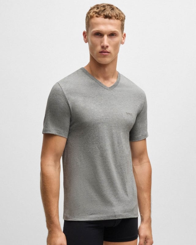 A three-pack of soft and breathable underwear T-shirts by BOSS. Featuring embroidered branding at the left chest, these T-shirts are cut to a regular fit in pure-cotton jersey for everyday comfort. Each top is finished with a V neckline.

Regular fit
V-neck
Packaging: Box
Logo embroidery

100% Cotton
50475285
 