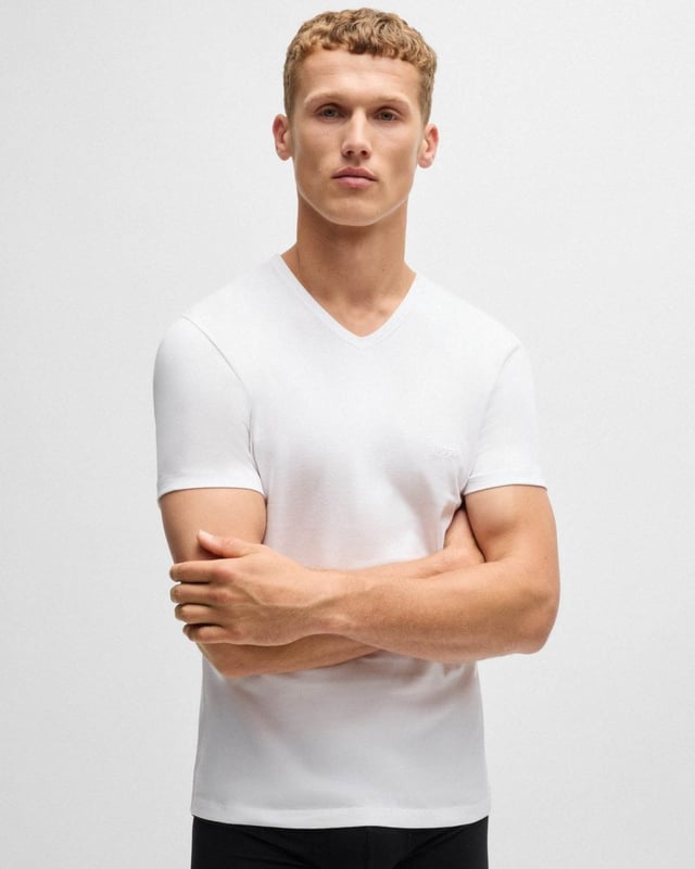 A three-pack of soft and breathable underwear T-shirts by BOSS. Featuring embroidered branding at the left chest, these T-shirts are cut to a regular fit in pure-cotton jersey for everyday comfort. Each top is finished with a V neckline.

Regular fit
V-neck
Packaging: Box
Logo embroidery

100% Cotton
50475285
 