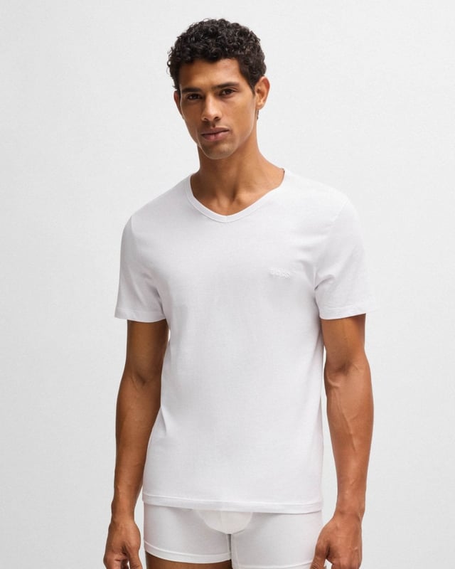 A three-pack of soft and breathable underwear T-shirts by BOSS. Featuring embroidered branding at the left chest, these T-shirts are cut to a regular fit in pure-cotton jersey for everyday comfort. Each top is finished with a V neckline.

Regular fit
V-neck
Packaging: Box
Logo embroidery

100% Cotton
50475285
 
