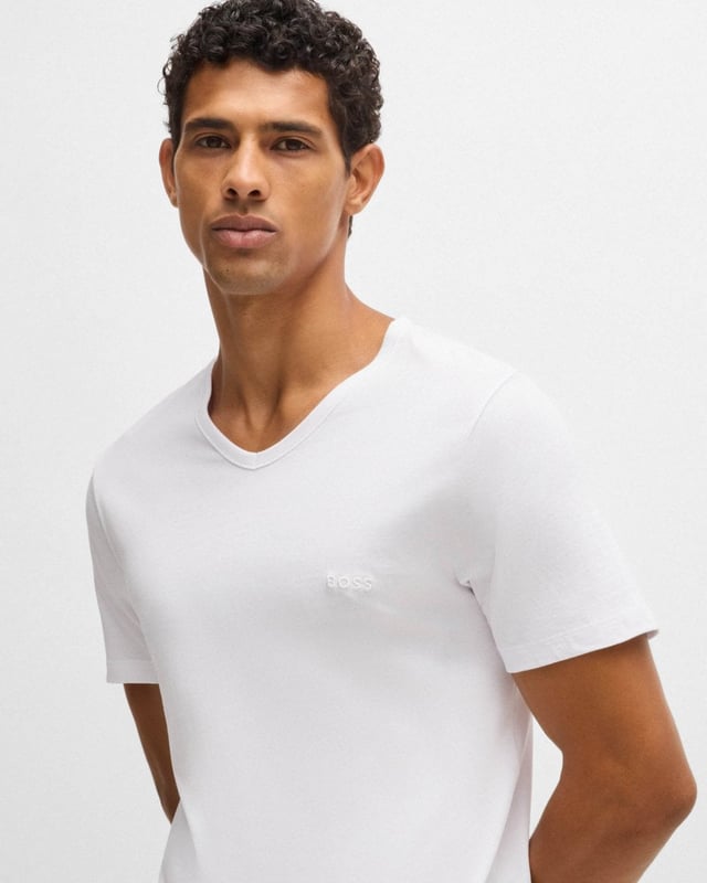 A three-pack of soft and breathable underwear T-shirts by BOSS. Featuring embroidered branding at the left chest, these T-shirts are cut to a regular fit in pure-cotton jersey for everyday comfort. Each top is finished with a V neckline.

Regular fit
V-neck
Packaging: Box
Logo embroidery

100% Cotton
50475285
 