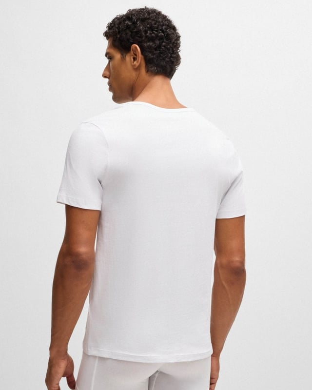A three-pack of soft and breathable underwear T-shirts by BOSS. Featuring embroidered branding at the left chest, these T-shirts are cut to a regular fit in pure-cotton jersey for everyday comfort. Each top is finished with a V neckline.

Regular fit
V-neck
Packaging: Box
Logo embroidery

100% Cotton
50475285
 