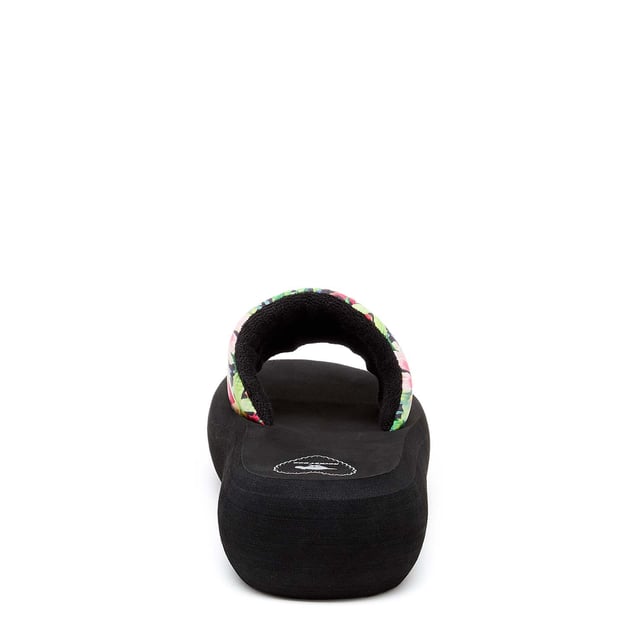 Womens Rocket Dog Splash Tie Dye Flatform Slide SandalsMet hun opvallende bloemenprint verheffen deze chique plateausandalen je look en bieden ze uitzonderlijk comfort dankzij de gewatteerde bandjes en het lichtgewicht EVA-voetbed. Verwen je voeten met de perfecte mix van mode en comfort! - Gewatteerde bandjes voor extra comfort en een vleugje luxe.- EVA-voetbed voor extra comfort en een boost van 5,4 cm.- Perfect voor strandfeesten en het showen van je moeiteloze stijl.- Combineer ze met alles van denim shorts tot je favoriete zomerjurk.- Hakhoogte: 5,4 cm- Bovenwerk en voering van textiel Synthetische zool.- Ref: SPLASHLT