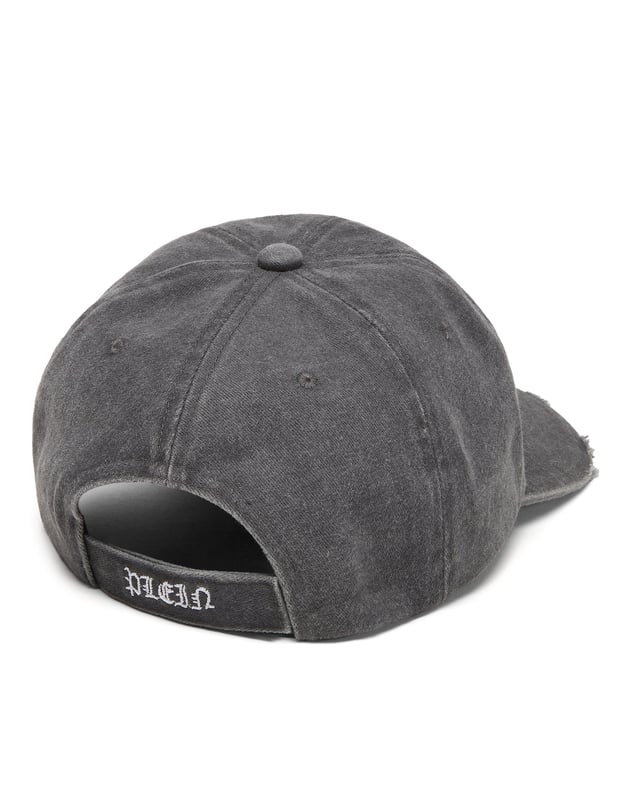 Peppen Sie Ihr Outfit mit der Baseballkappe mit dem ikonischen Schriftzug der Marke auf. Erfahren Sie mehr.   Abriebfester Baumwolltwill   Gestickter Aufnäher auf dem Schirm   Stickerei unter dem Visor   Verstellbares Klettband auf der Rückseite
